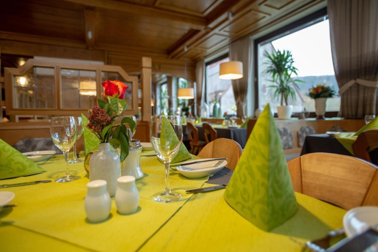 Landidyll Hotel Zum Alten Schloss Kirchensittenbach Kültér fotó
