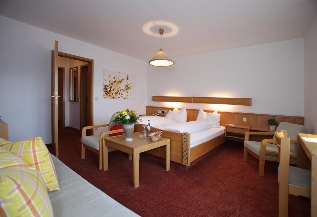 Landidyll Hotel Zum Alten Schloss Kirchensittenbach Kültér fotó