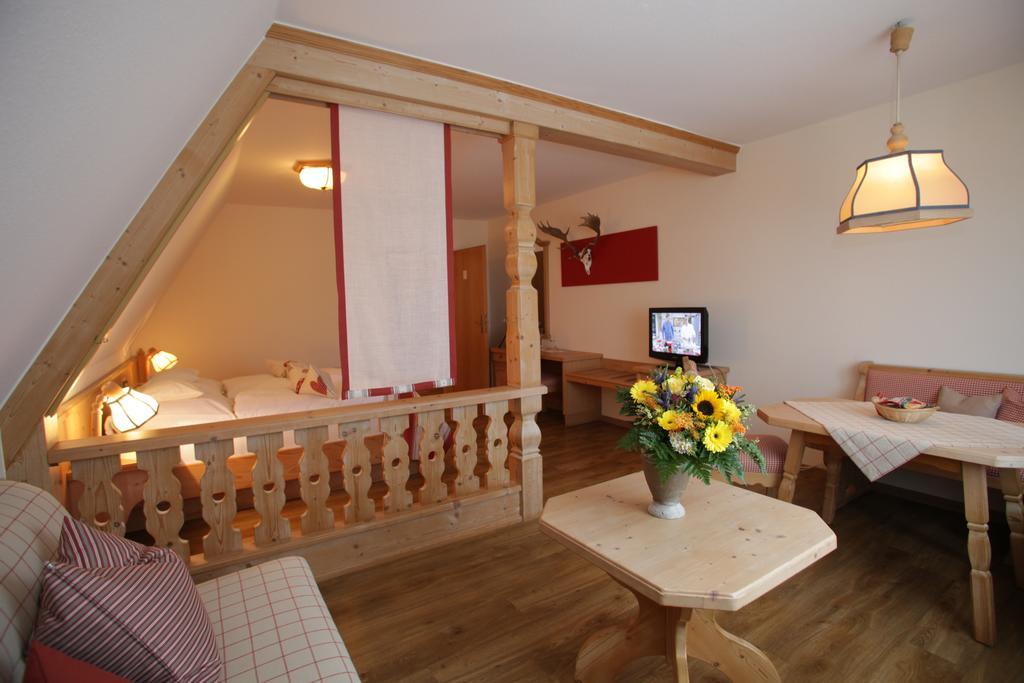 Landidyll Hotel Zum Alten Schloss Kirchensittenbach Kültér fotó